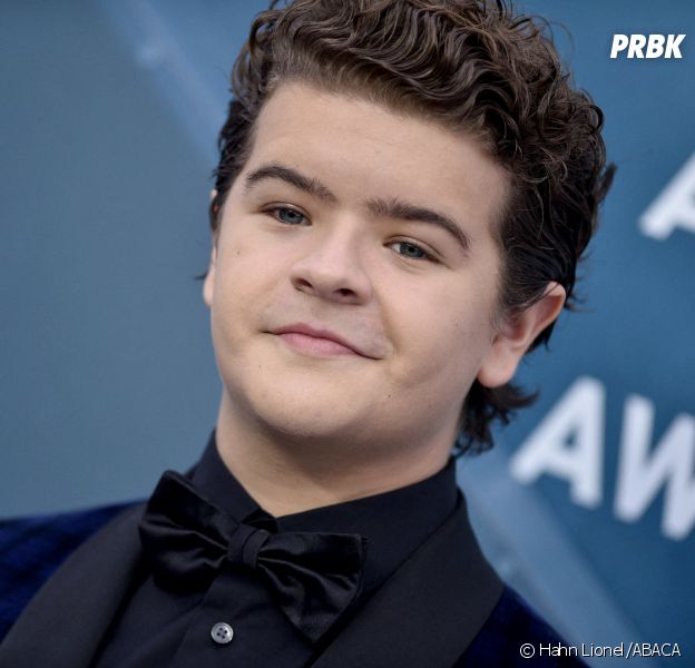 Gaten Matarazzo bosse dans un restaurant pendant la pause du tournage de Stranger Things
