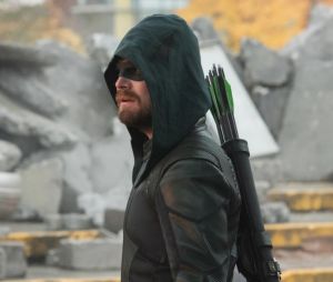 Arrow : Stephen Amell tease déjà un retour du personnage