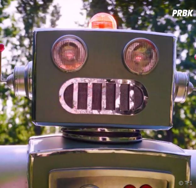 Mask Singer 2 : quelle célébrité est le robot ? Les indices sur son identité