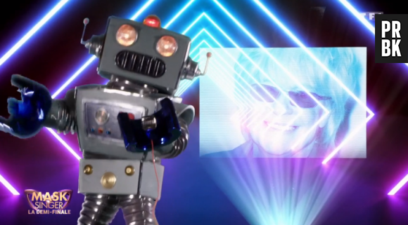 Mask Singer 2 : Quelle célébrité se cache sous le costume du Robot ? Voilà les nouveaux indices sur son identité