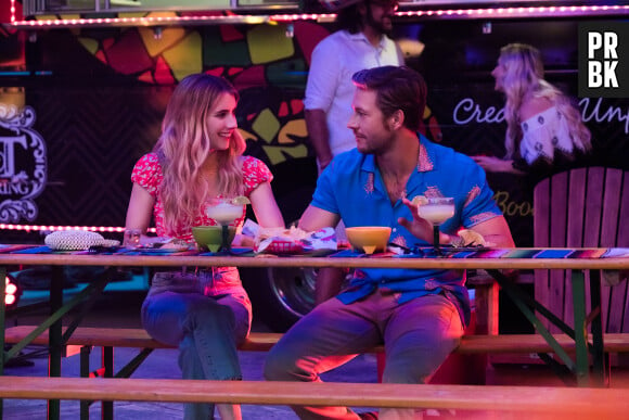 Emma Roberts et Luke Bracey dans Holidate, dispo sur Netflix