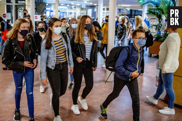 Les lycéens et collégiens incités à garder le masque à la maison