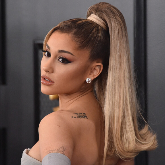 Ariana Grande clashe les stars de TikTok qui font encore des soirées pendant la pandémie : Dixie D'Amelio et Addison Rae répondent à la chanteuse