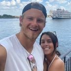 Alexander Ludwig fiancé à Lauren Dear : l'acteur de Vikings annonce la nouvelle en photos