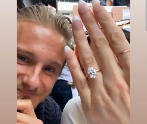 Alexander Ludwig fiancé à sa chérie Lauren Dear : l'acteur de Hunger Games et Vikings annonce la bonne nouvelle en photos