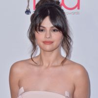 Selena Gomez : le reboot de Sauvés par le gong se moque de sa greffe puis s&#039;excuse