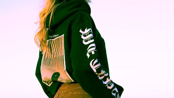 In Art We Trust : zoom sur la marque street frenchy et écolo que les influenceurs s'arrachent