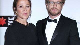 Simon Baker (Mentalist) annonce son divorce avec sa femme Rebecca Rigg !