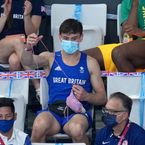 Tom Daley : le champion olympique tricote en pleine compétition... pour la bonne cause !