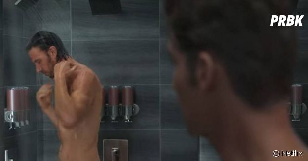 Sex/Life : la fameuse scène de la douche avec Cooper (Mike Vogel) qui découvre le sexe impressionnant de Brad (Adam Demos)