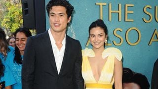 Camila Mendes et Charles Melton de nouveau en couple ? Ça se confirme