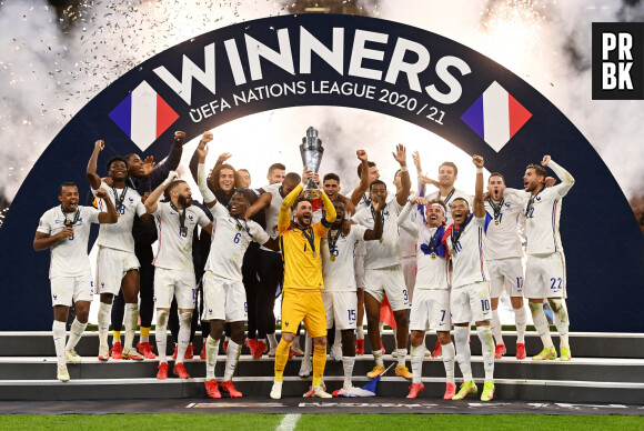 Les Bleus fête leur victoire en Ligue des nations face à l'Espagne le 10 octobre 2021