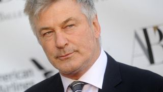 Alec Baldwin tue accidentellement une personne et en blesse une autre sur le tournage du film Rust