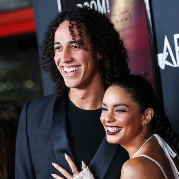 Vanessa Hudgens en couple avec Cole Tucker : première sortie officielle des amoureux sur le tapis rouge pour un nouveau film Netflix
