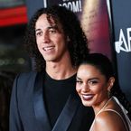 Vanessa Hudgens en couple avec Cole Tucker : 1er tapis rouge officiel pour afficher leur amour