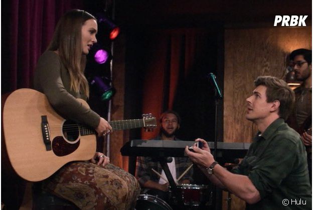 How I Met Your Father : Leighton Meester (Meredith) et Chris Lowell (Jesse) sur une photo