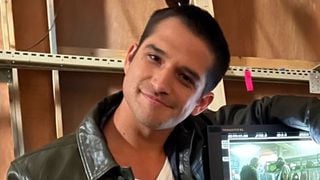 Teen Wolf, le film : le tournage est lancé, Tyler Posey pose dans les coulisses