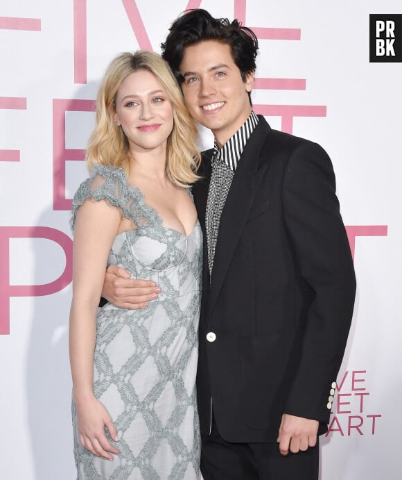 Cole Sprouse et Lili Reinhart en 2019, quand les acteurs de Riverdale étaient encore en couple.