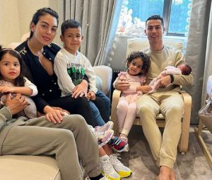 Cristiano Ronaldo : après la mort de son bébé, il remercie ses fans pour le soutien reçu et dévoile une photo de famille