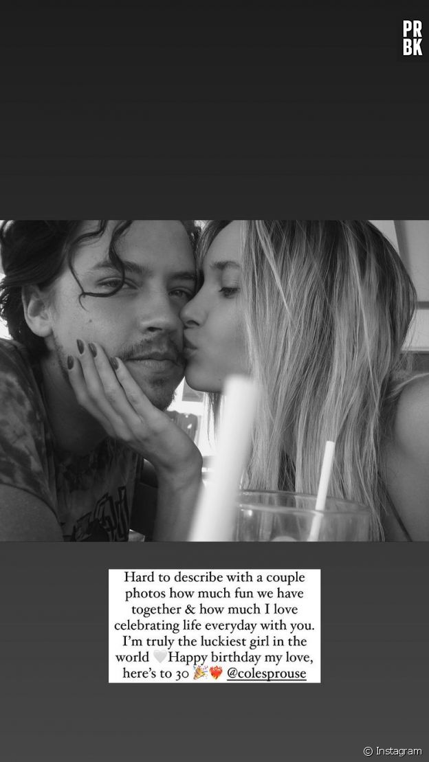 Ari Fournier dévoile une photo de couple avec Cole Sprouse pour ses 30 ans le 4 août 2022