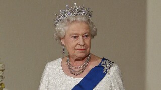 "Je suis pas prête", "C'est impossible"... L'état de santé d'Elizabeth II crée la panique sur Twitter entre blagues déplacées et vrai moment d'histoire