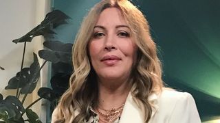 "Je l'emm*rde" : critiquée sur son physique, Loana répond à ses haters et à Benoit Dubois