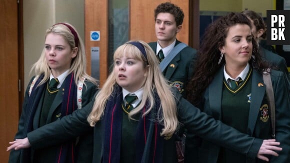Nicola Coughlan qui joue Penelope Featherington dans La Chronique des Bridgerton est méconnaissable en Clare Devlin dans la série Derry Girls, à mater sur Netflix !
