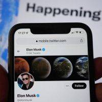 "Prenez Facebook mais pas Twitter" : le réseau sérieusement menacé de fermer à cause d'Elon Musk ? Les internautes en panique totale