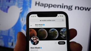 "Prenez Facebook mais pas Twitter" : le réseau sérieusement menacé de fermer à cause d'Elon Musk ? Les internautes en panique totale