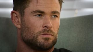 "Ca a déclenché quelque chose en moi" : face à la maladie d'Alzheimer, Chris Hemsworth (Thor) met sa carrière en pause
