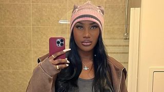 "Je me dis ça va !" : Aya Nakamura évoque son compte en banque et trolle ses haters