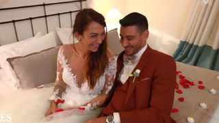 Mariés au premier regard 2023 : les candidats sont-ils poussés à coucher ensemble dès la première nuit ?