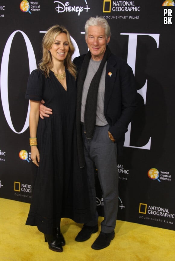 Richard Gere et sa compagne Alejetra Silva - Première du film "We Feed People" à New York le 3 mai 2022.  New York City, NY - The New York City Premiere Screening of National Geographic Documentary Films' We Feed People at SVA Theatre in New York City. 
