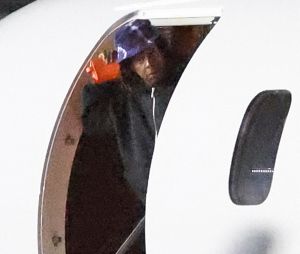 Jay-Z et sa femme Beyoncé Knowles sont arrivés à l'aéroport Van Nuys de Los Angeles dans leur nouveu jet "Bombardier Global 7500" le 26 janvier 2023.