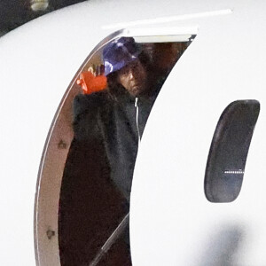 Jay-Z et sa femme Beyoncé Knowles sont arrivés à l'aéroport Van Nuys de Los Angeles dans leur nouveu jet "Bombardier Global 7500" le 26 janvier 2023.