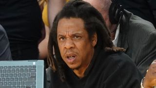 "C'est perturbant tellement c'est bien fait" : grâce à l'IA, ce duo franco-américain s'est offert un featuring avec Jay-Z... sans Jay-Z