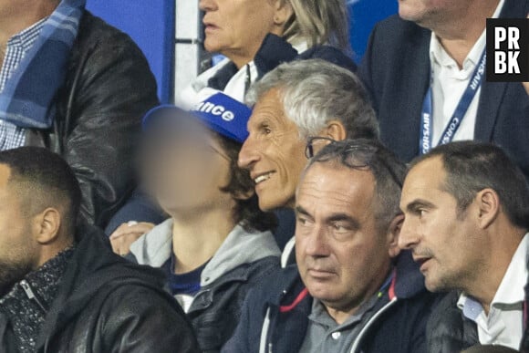 Nagui avec son fils Adrien - People dans les tribunes lors du match de la 5ème et avant-dernière journée de Ligue des nations entre la France et l'Autriche (2-0) au Stade de France à Saint-Denis le 22 septembre 2022. 