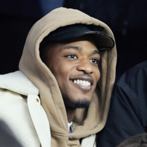 Le rappeur Niska - People dans les tribunes lors du match de championnat de Ligue 1 Uber Eats opposant le Paris Saint-Germain (PSG) à l'Olympique Lyonnais au Parc des Princes à Paris le 2 avril 2023.