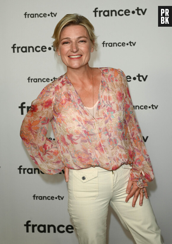 Anne-Élisabeth Lemoine au photocall pour la conférence de presse de rentrée de France TV à la Grande Halle de la Villette à Paris, France, le 6 juillet 2022. © Coadic Guirec/Bestimage  Celebs attend the photocall for France TV's back-to-school press conference at the Grande Halle de la Villette in Paris, France, on July 6, 2022. 