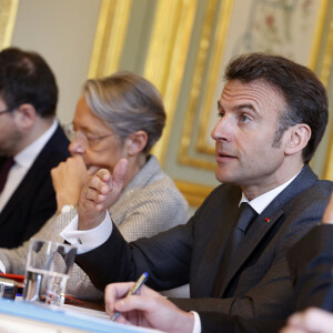 Le président Emmanuel Macron lors d'une réunion Patronat/partenaires sociaux au palais de l'Elysée à Paris le 18 avril 2023. Stéphanie Lecocq / Pool / Bestimage 
