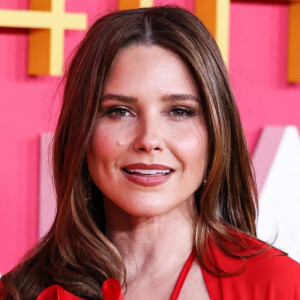 "Les mecs qui disaient tout le temps 'je t'aime tellement' ne se sont jamais interposés, ils n'ont jamais rien dit", tacle aujourd'hui la star.
Sophia Bush - Les célébrités lors de la 54ème cérémonie des NAACP Image Awards à Pasadena, le 25 février 2023.