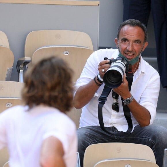 Nikos Aliagas dans les tribunes des Internationaux de France de Roland Garros à Paris le 11 juin 2021. © Dominique Jacovides / Bestimage