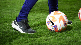 "Ils m'ont traité de petite p*te" : un joueur de foot star choqué par ses ex-supporters, il règle ses comptes