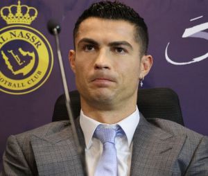 "Ca n'est pas la Farmers League pour rien" : les criquets envahissent un match de Cristiano Ronaldo en Arabie Saoudite, les internautes se moquent