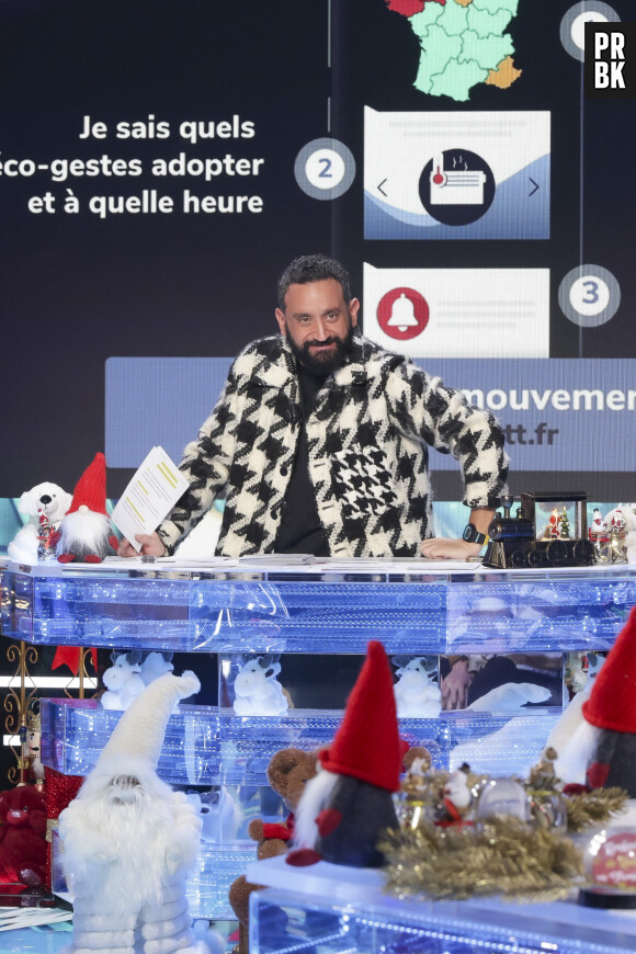 Exclusif - Cyril Hanouna - Sur le plateau de l’émission TPMP (Touche Pas à Mon Poste) présentée en direct par C.Hanouna et diffusée sur C8 - Paris le 06/12/2022 - © Jack Tribeca / Bestimage 