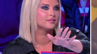 "Vous risquez de ne plus la voir..." : Kelly vedovelli ose s'opposer à Cyril Hanouna dans TPMP, l'animateur menace... avec humour ?