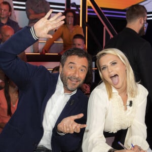 Bernard Montiel et Kelly Vedovelli sur le plateau de TPMP. © Jack Tribeca / Bestimage