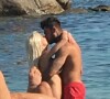 Jessica Thivenin et son compagnon Thibault Garcia (Les Marseillais) en vacances à Mykonos, le 27 août 2017.