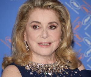 Catherine Deneuve - Photocall du dîner d'ouverture du 76ème Festival International du Film de Cannes, au Carlton. Le 16 mai 2023 © Borde-Jacovides-Moreau / Bestimage 