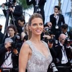 Festival de Cannes 2023 : Sylvie Tellier chute pendant la montée des marches, énorme moment de malaise